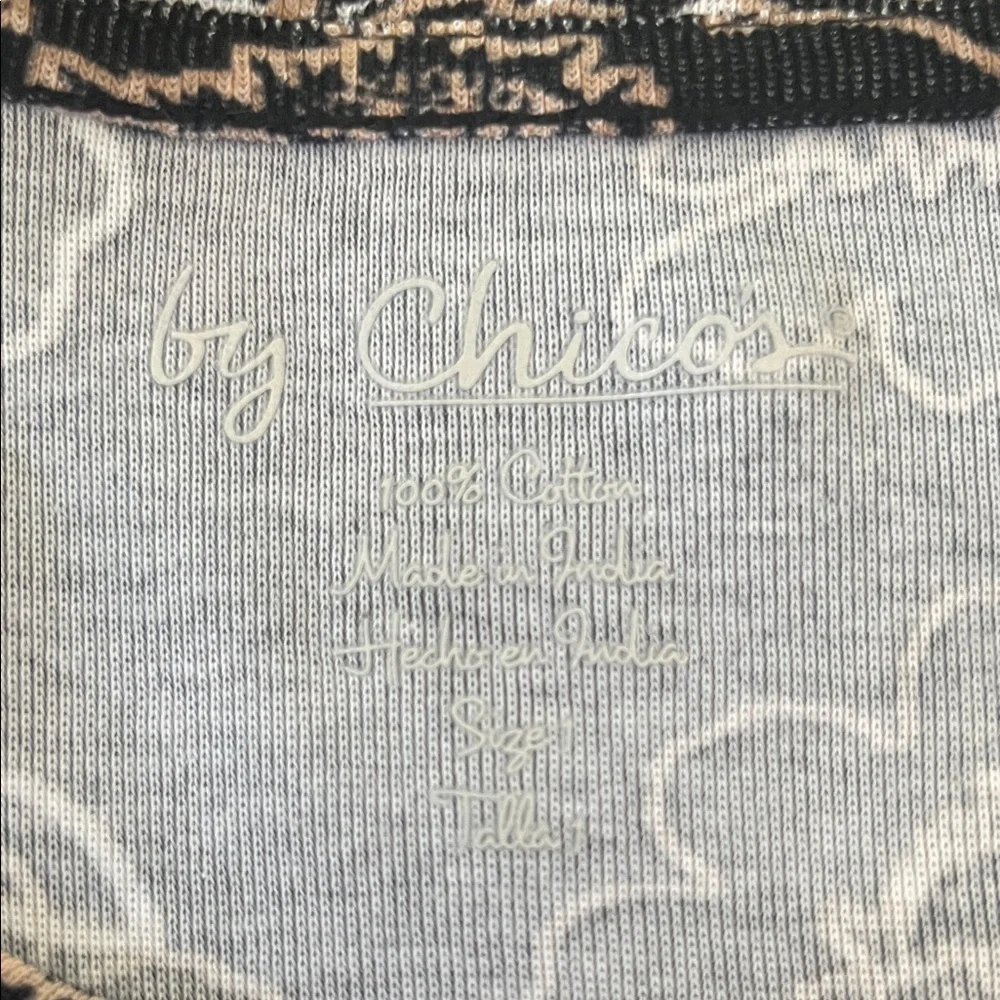 Chico's Black Short-Sleeve Floral Outline Tee Top Sz 1 - Picture 8 of 12